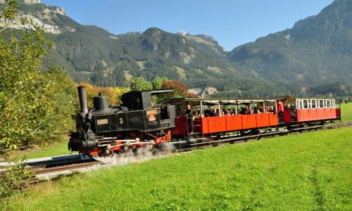 Zug mit Lok No. 3 auf der Adhгionsstrecke Eben-Achensee um 2010 (Foto Achenseebahn) Zug mit Lok No. 3 auf der Adhгionsstrecke Eben-Achensee um 2010 (Foto: Achenseebahn)